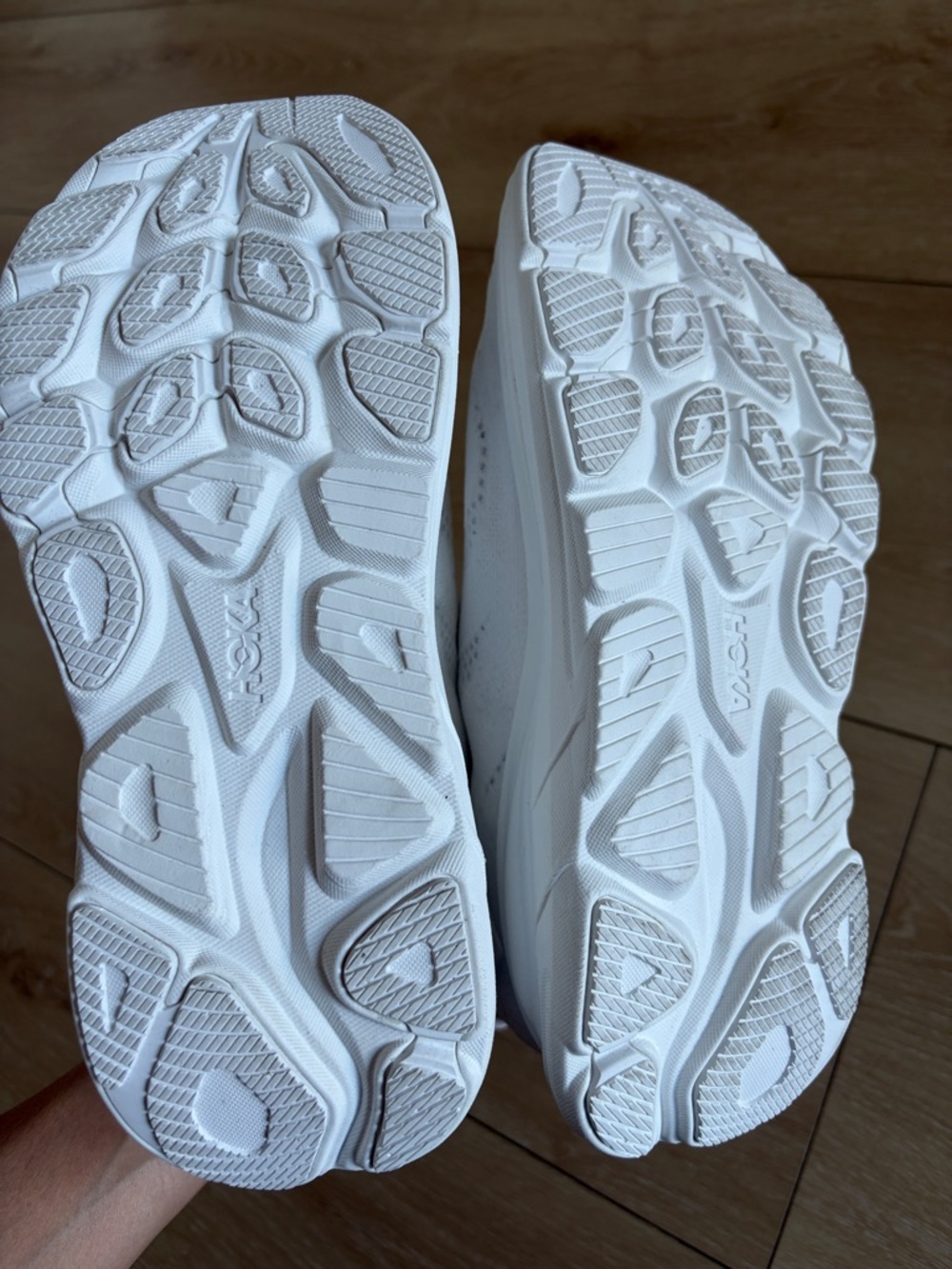HOKA W Clifton 10 white shoes - Picture 3 of 10